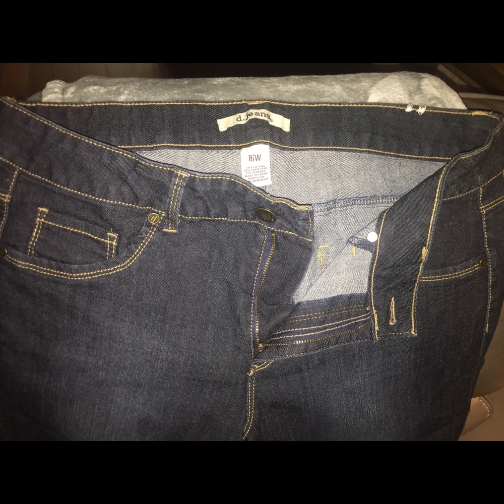 D. JEANS